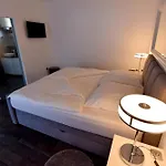 I Trojka アパートホテル 4*