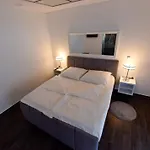 I Trojka アパートホテル 4*