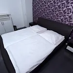 I Trojka アパートホテル 4*