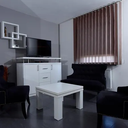 Apartahotel I Trojka