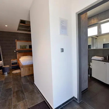 I Trojka 4* באניה לוקה