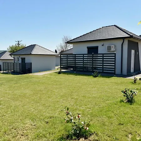 I Trojka מלון דירות 4*