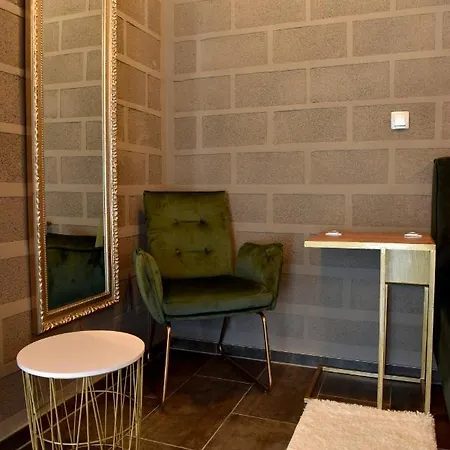 מלון דירות I Trojka 4*