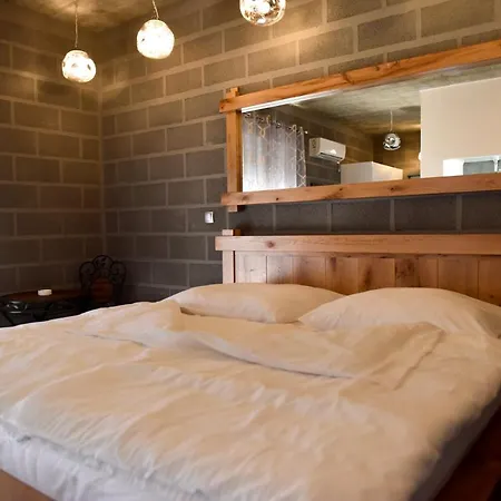 מלון דירות I Trojka באניה לוקה