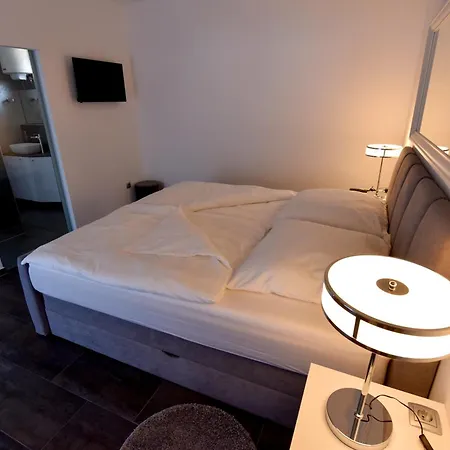 I Trojka Aparthotel 4*