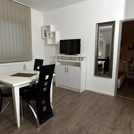 Apartahotel I Trojka *