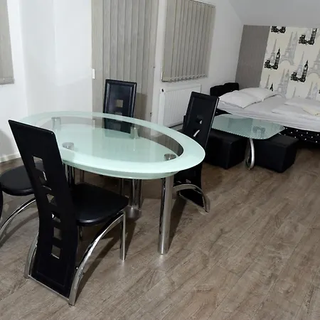 I Trojka Aparthotel 4*