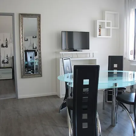 I Trojka מלון דירות 4*